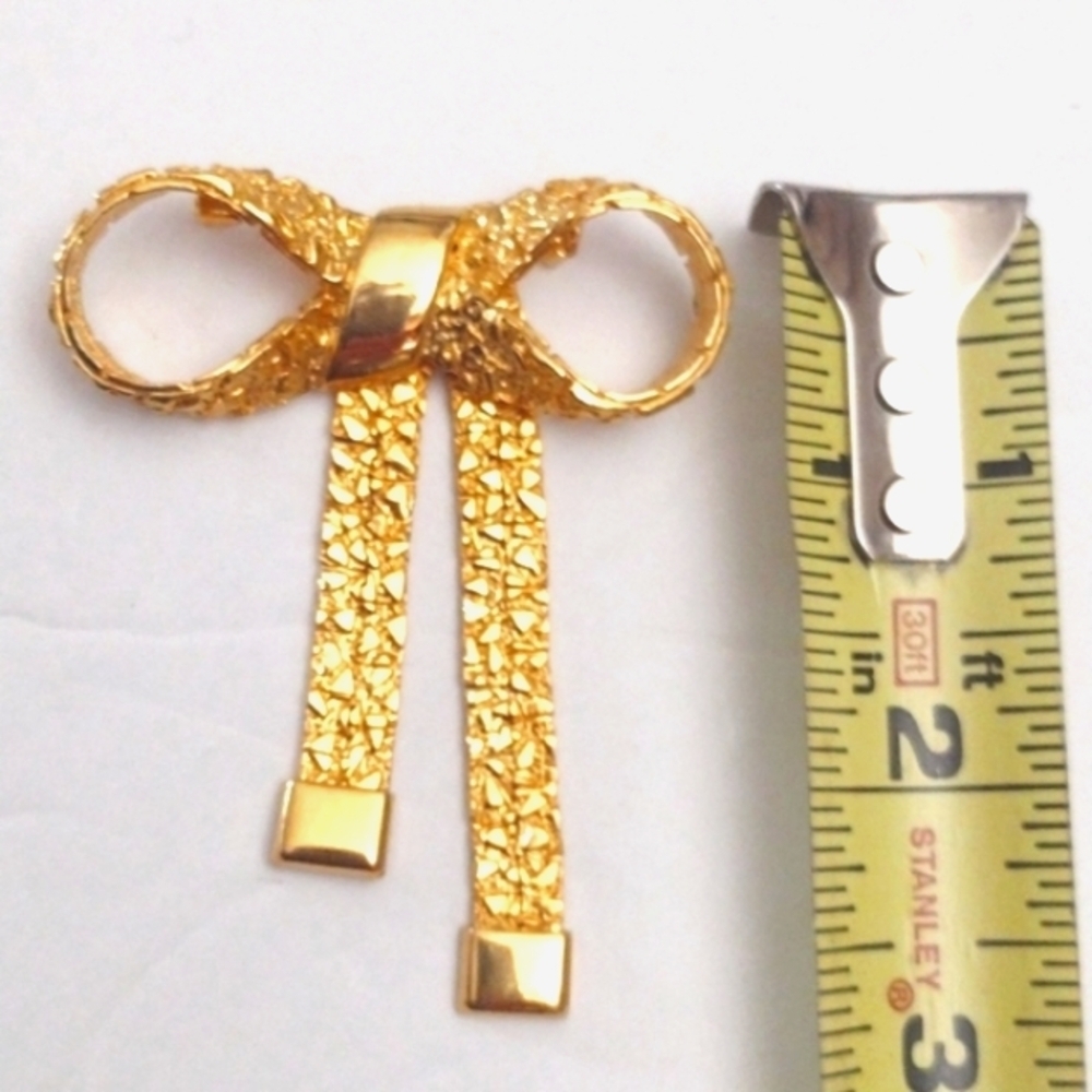 VINTAGE 80s GOLD-TONE NUGGET DESIGN FLEXIBLE BOW RIBBON 3" BROOCH PIN - Picture 8 of 9